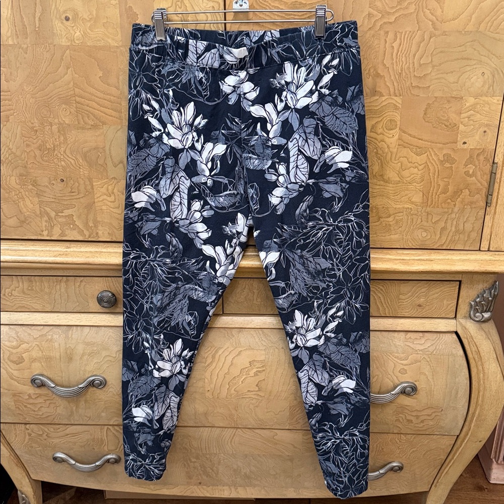 Soft Surroundings Black and gray Leaf-Print leggings